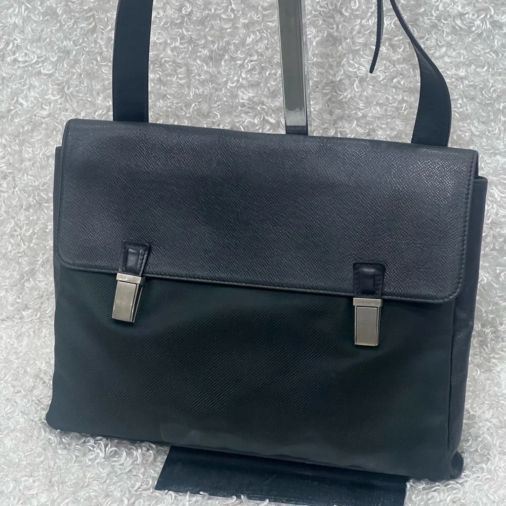 Louis Vuitton Black Fabric and Taiga Leather Saratov GM Messenger Bag